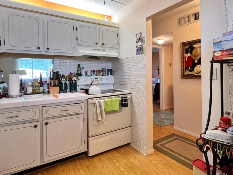 New York City Real Estate | View 2811 Gardens Drive S, 205 | Listing | View 6