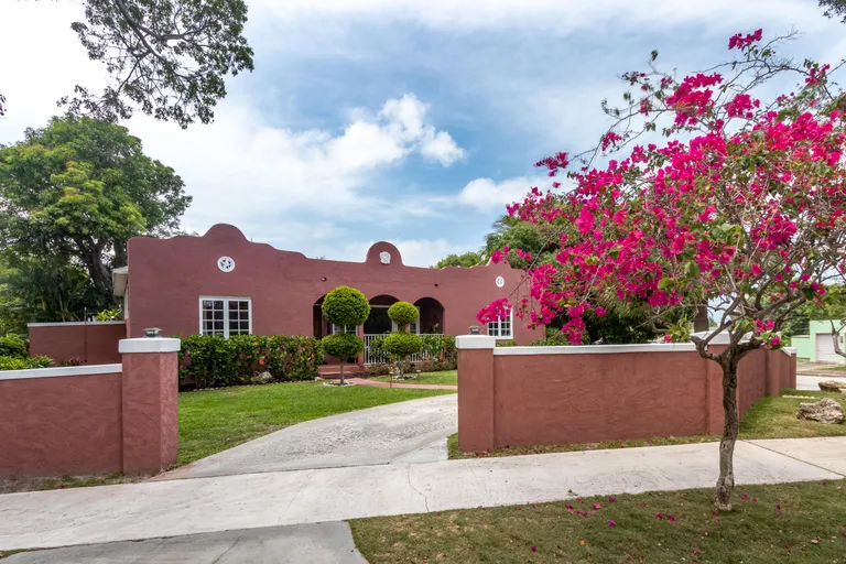 901 39th Court West Palm Beach FL 33407 Property for sale