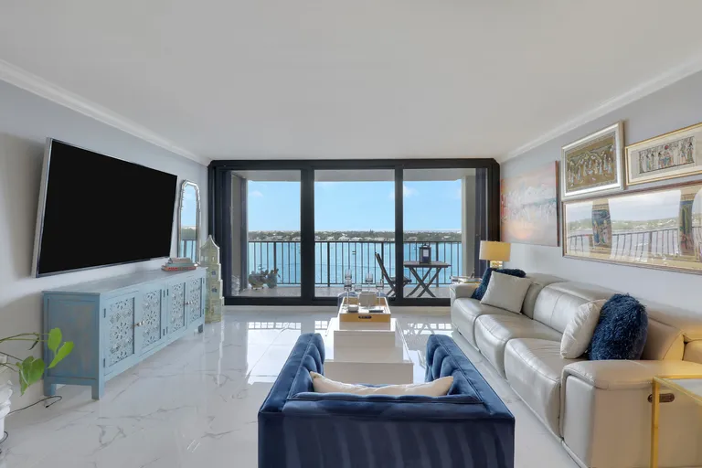 New York City Real Estate | View 130 Lakeshore Drive, 1121 | 2 Beds, 2 Baths | View 1