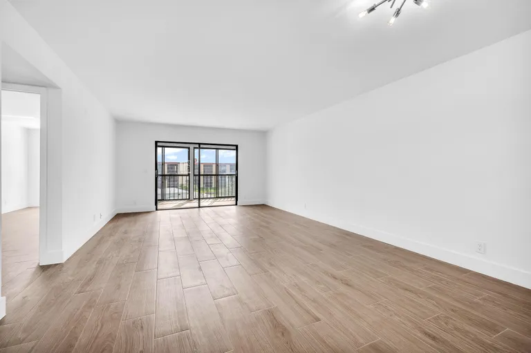 7290 Kinghurst Drive 604, Delray Beach, FL 33446 Property for sale