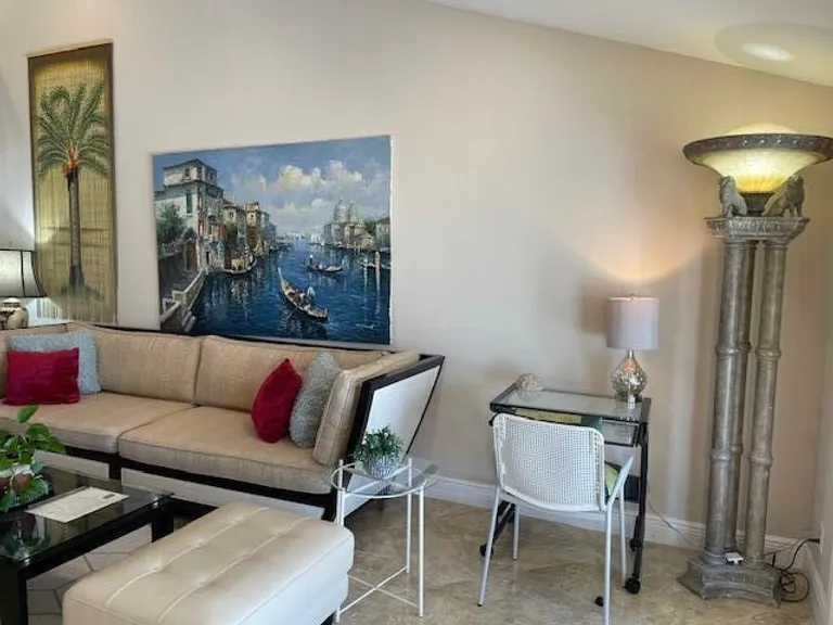 New York City Real Estate | View 832 Green Street, 1 | Listing | View 6