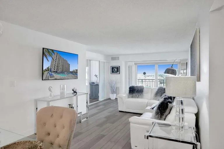 New York City Real Estate | View 3301 S Ocean Boulevard, Ph 1002 | Listing | View 15