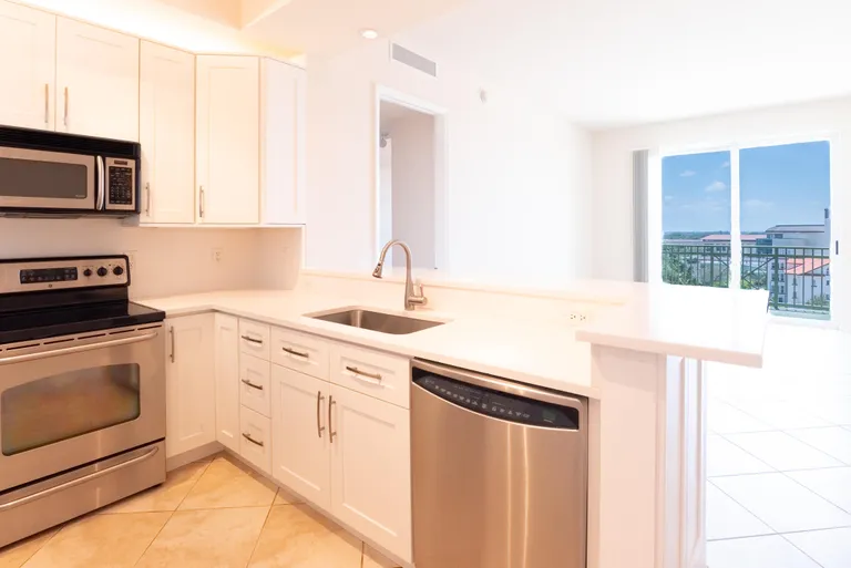 New York City Real Estate | View 403 S Sapodilla Avenue, 819 | Listing | View 8