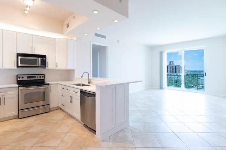 New York City Real Estate | View 403 S Sapodilla Avenue, 819 | Listing | View 5