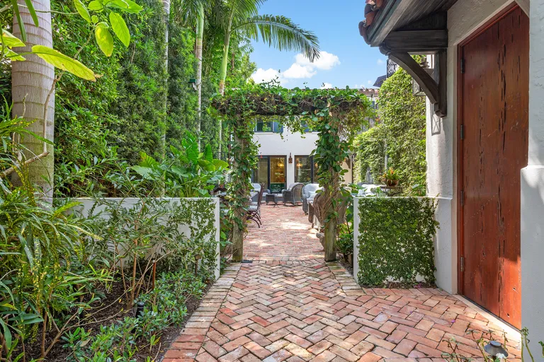 South Florida Real Estate | View 420 Brazilian Avenue | Listing | View 55