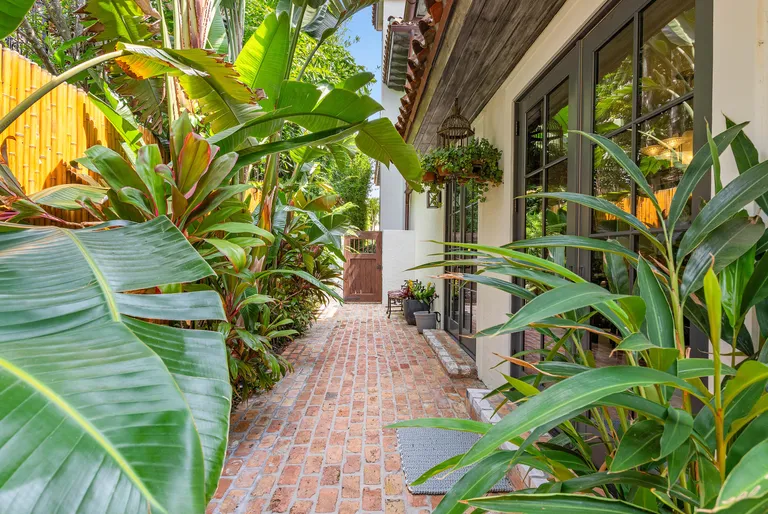 South Florida Real Estate | View 420 Brazilian Avenue | Listing | View 25