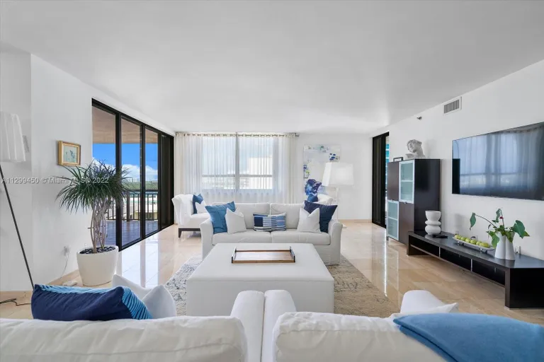 New York City Real Estate | View 10175 Collins Ave, 1705 | Listing | View 6