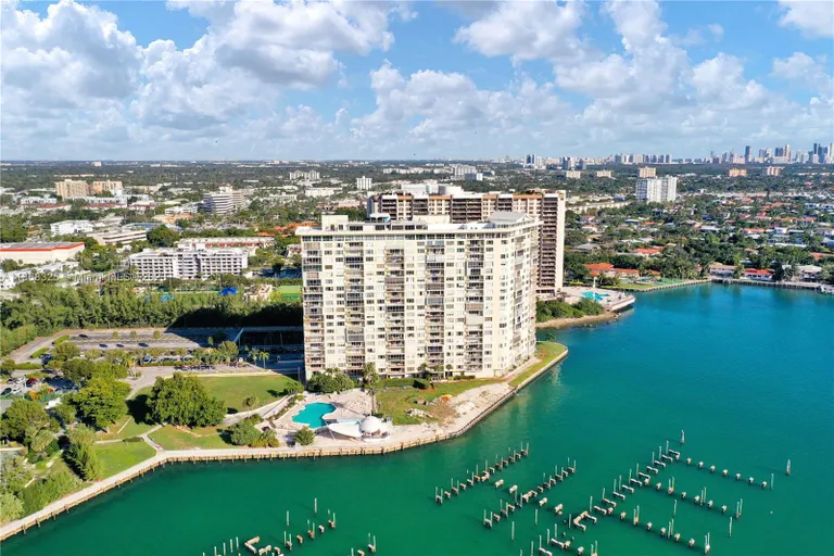 New York City Real Estate | View 11111 Biscayne Blvd, 700 | Listing | View 35