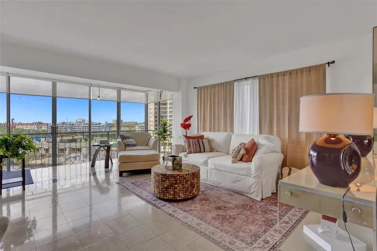New York City Real Estate | View 11111 Biscayne Blvd, 700 | 1 Bed, 2 Baths | View 1