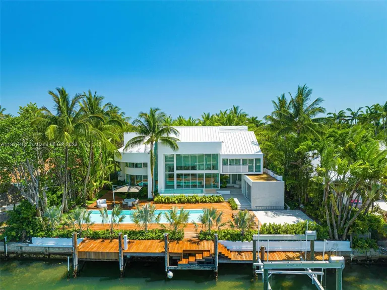 New York City Real Estate | View 161 Cape Florida Dr | 4 Beds, 4 Baths | View 1