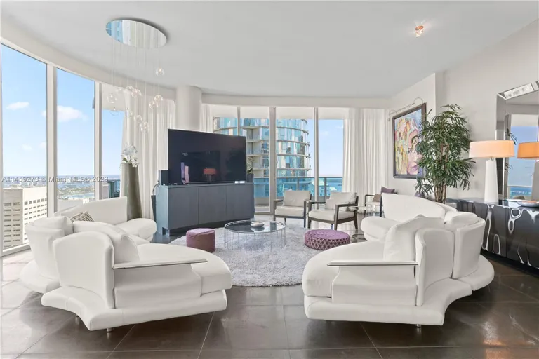 New York City Real Estate | View 200 Biscayne Boulevard Way, 5201 | 3 Beds, 3 Baths | View 1