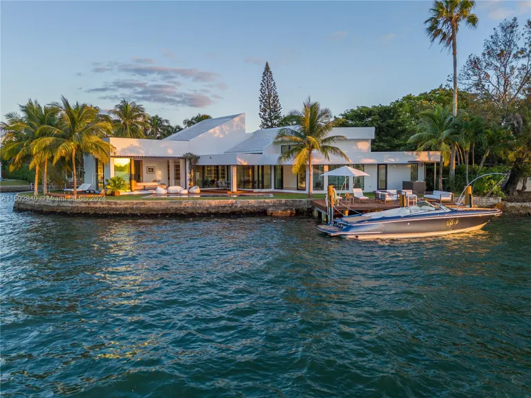 New York City Real Estate | View 1137 N Biscayne Point Rd | 4 Beds, 5 Baths | View 1