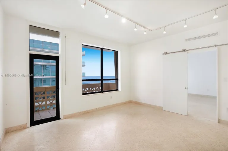 New York City Real Estate | View 10185 Collins Ave, PH20 | Listing | View 4