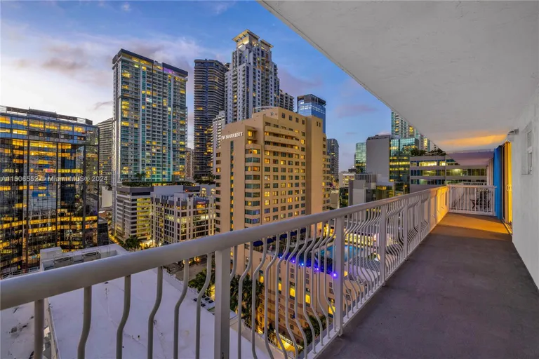 New York City Real Estate | View 1200 Brickell Bay Dr, 1823 | 2 Beds, 2 Baths | View 1