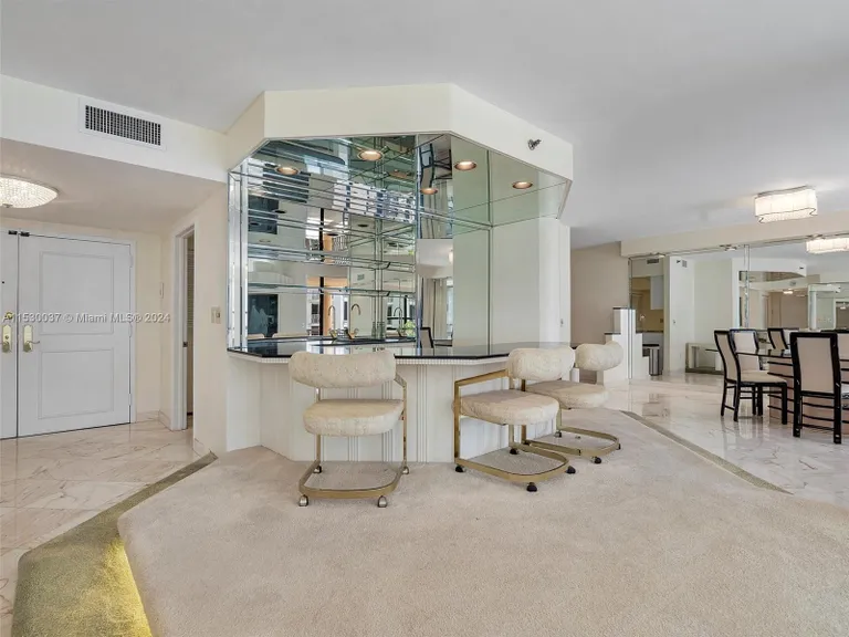 New York City Real Estate | View 10175 Collins Ave, 1704 | Listing | View 4