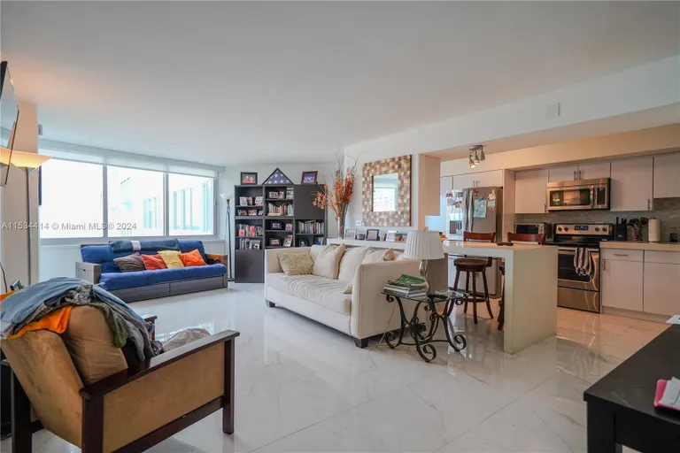 New York City Real Estate | View 7135 Collins Ave, 1732 | 1 Bed, 2 Baths | View 1