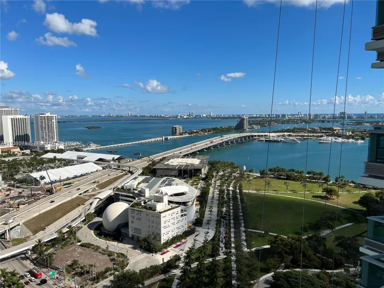 New York City Real Estate | View 900 Biscayne Blvd, 3408 | 2 Beds, 3 Baths | View 1