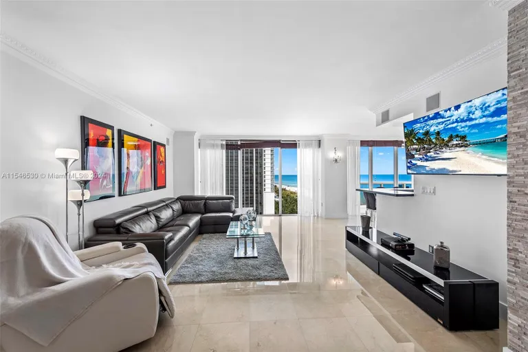 New York City Real Estate | View 4779 Collins Ave, 1201 | Listing | View 6