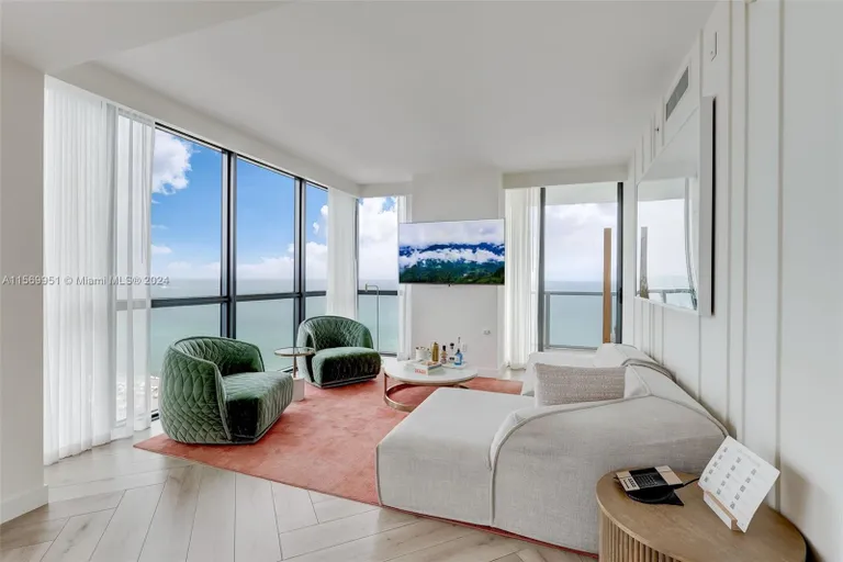 New York City Real Estate | View 2201 Collins Ave, 1429 | 1 Bed, 1 Bath | View 1