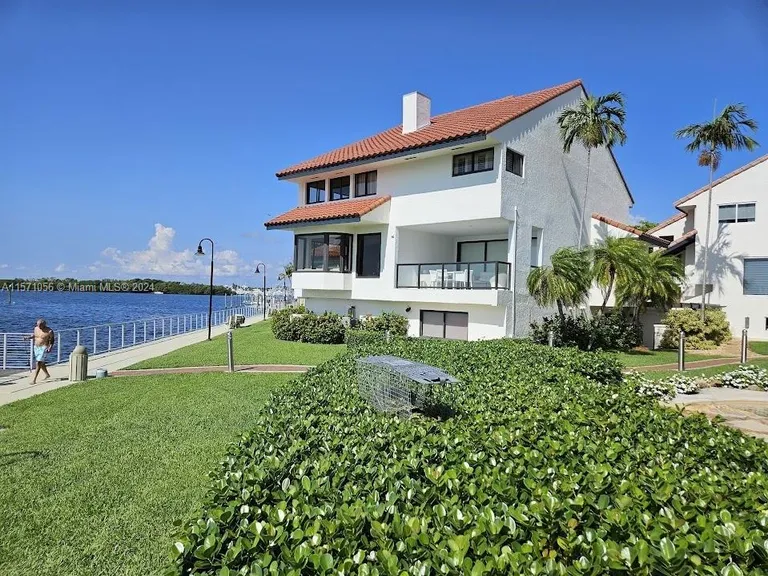 New York City Real Estate | View 2000 S Bayshore Dr, 58 | Listing | View 35