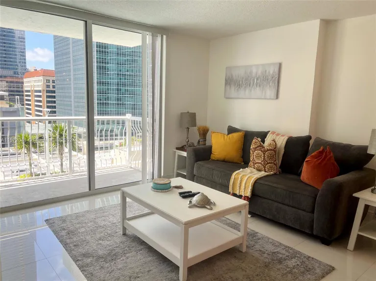 New York City Real Estate | View 1200 Brickell Bay Dr, 1521 | 1 Bed, 1 Bath | View 1