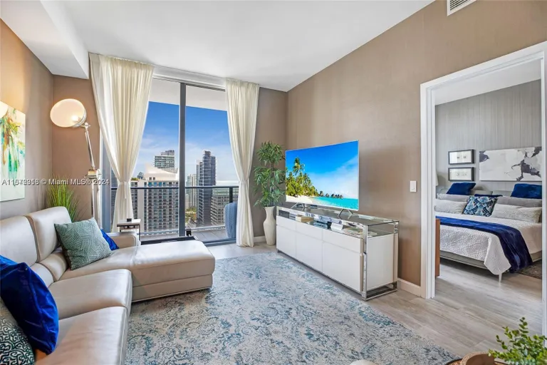 New York City Real Estate | View 45 SW 9th St, 4204 | 1 Bed, 2 Baths | View 1