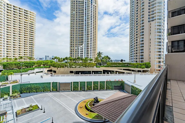 New York City Real Estate | View 540 Brickell Key Dr, 702 | Listing | View 31
