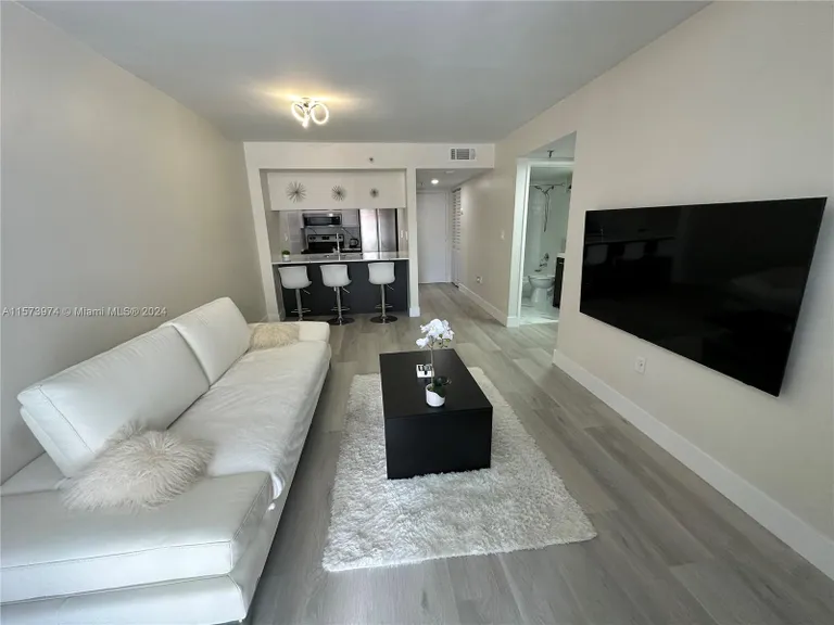 New York City Real Estate | View 800 N Miami Ave, E-1207 | 1 Bed, 1 Bath | View 1