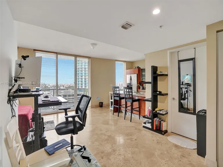 New York City Real Estate | View 185 SW 7th St, 1600 | Listing | View 3