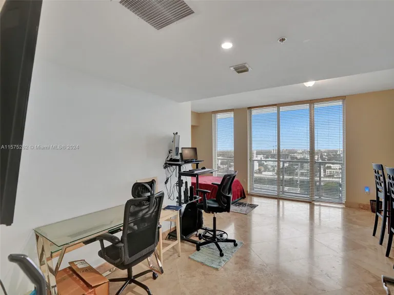 New York City Real Estate | View 185 SW 7th St, 1600 | Listing | View 4