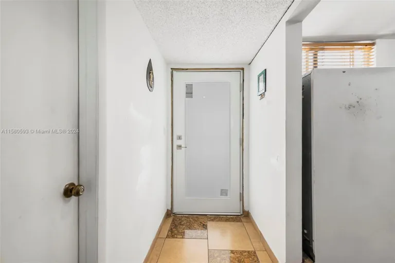 New York City Real Estate | View 1666 West Avenue, 305 | Listing | View 4