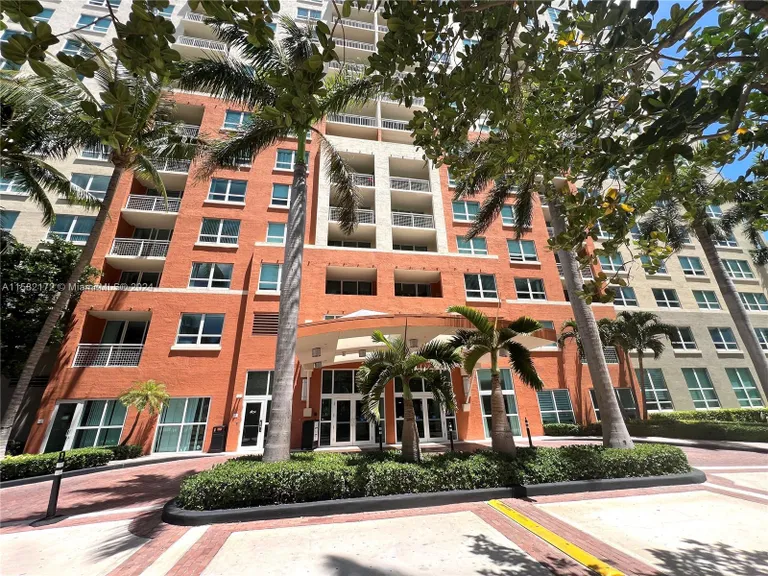 New York City Real Estate | View 2001 Biscayne Blvd, 2402 | 2 Beds, 2 Baths | View 1
