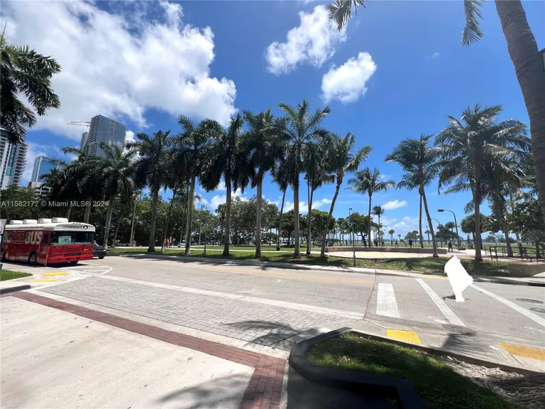 New York City Real Estate | View 2001 Biscayne Blvd, 2402 | Listing | View 54