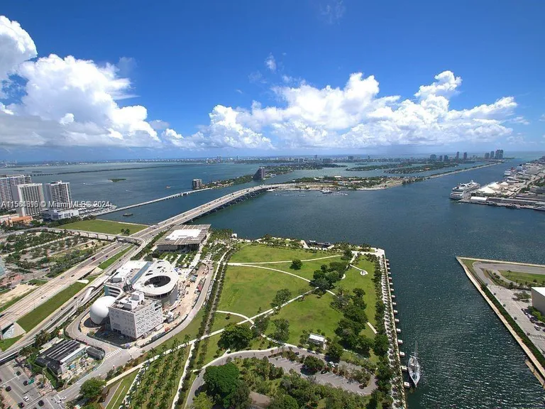 New York City Real Estate | View 900 Biscayne Blvd, 5305 | 1 Bed, 1 Bath | View 1