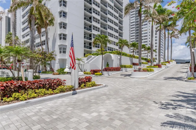 New York City Real Estate | View 1890 Ocean Dr, PH3 | Listing | View 5