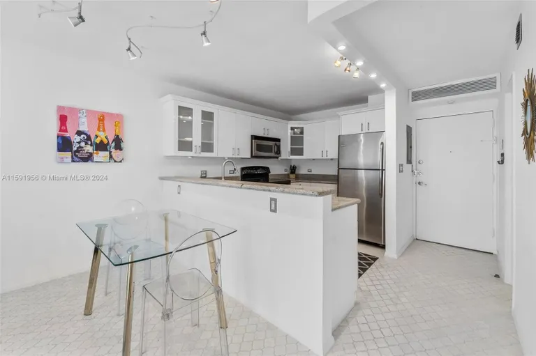 New York City Real Estate | View 1228 West Ave, 1511 | Listing | View 4