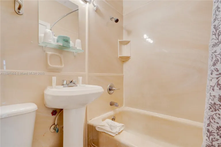 South Florida Real Estate | View 1680 E James Ave | Listing | View 31
