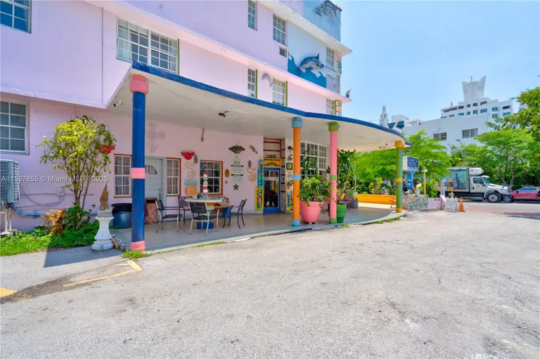 South Florida Real Estate | View 1680 E James Ave | Listing | View 4