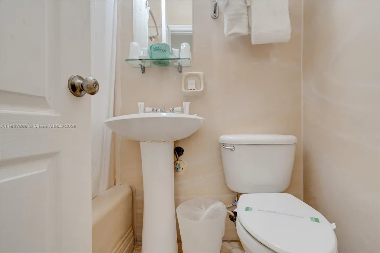 South Florida Real Estate | View 1680 E James Ave | Listing | View 16