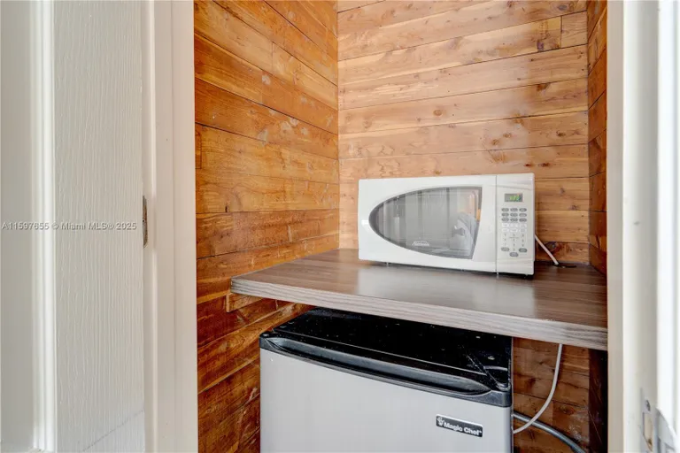 South Florida Real Estate | View 1680 E James Ave | Listing | View 37