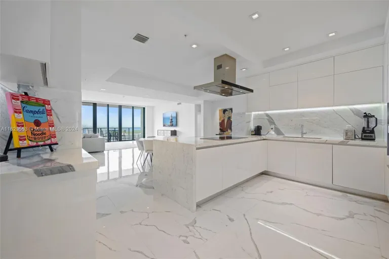 New York City Real Estate | View 330 Sunny Isles Blvd, 5-LPH02 | Listing | View 8