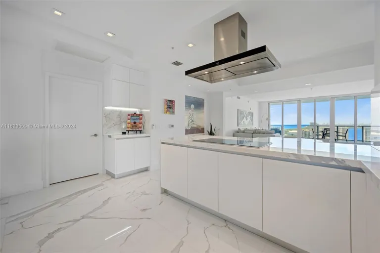 New York City Real Estate | View 330 Sunny Isles Blvd, 5-LPH02 | Listing | View 9