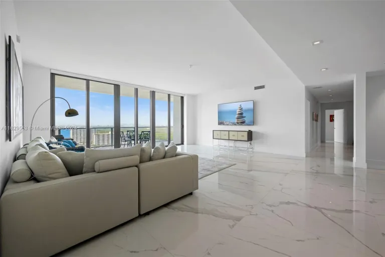 New York City Real Estate | View 330 Sunny Isles Blvd, 5-LPH02 | Listing | View 20