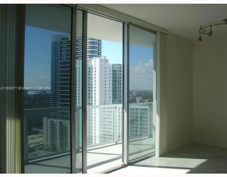 New York City Real Estate | View 1060 Brickell Ave, 2809 | Listing | View 4