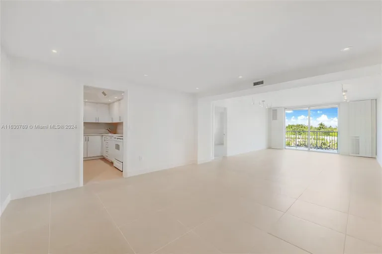 New York City Real Estate | View 210 Sea View Dr, 409 | Listing | View 3