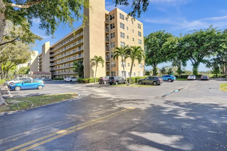 South Florida Real Estate | View 4570 NW 18th Ave, 202 | Listing | View 37