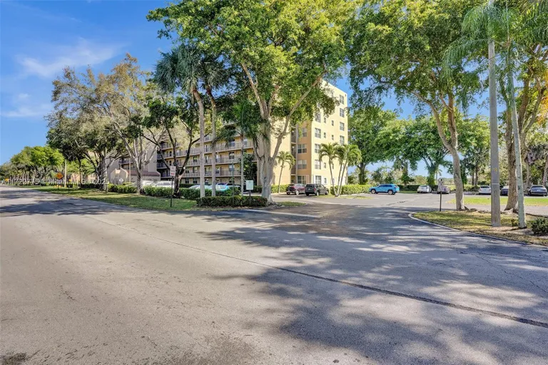 South Florida Real Estate | View 4570 NW 18th Ave, 202 | 2 Beds, 2 Baths | View 1