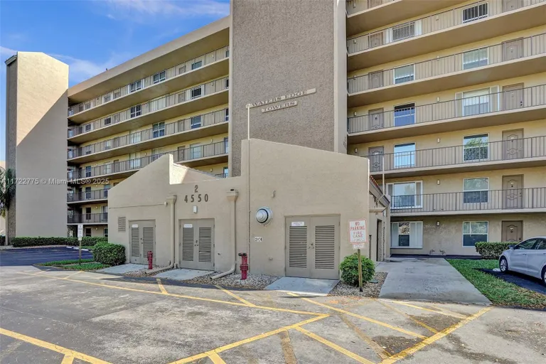 South Florida Real Estate | View 4570 NW 18th Ave, 202 | Listing | View 35