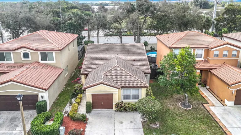 South Florida Real Estate | View 4356 NW 1st St | Listing | View 3