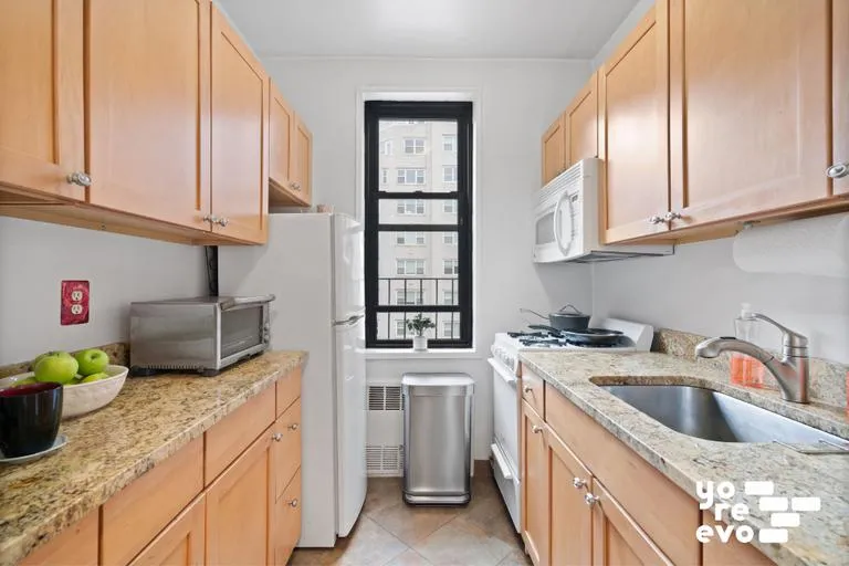 New York City Real Estate | View 100 West 12th Street, 6E | room 1 | View 2